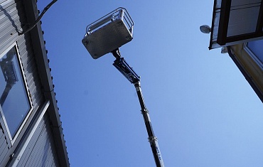 Работа спайдер-вышки в узком пространстве