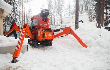 Мини-кран JEKKO SPX527CDH на объекте 